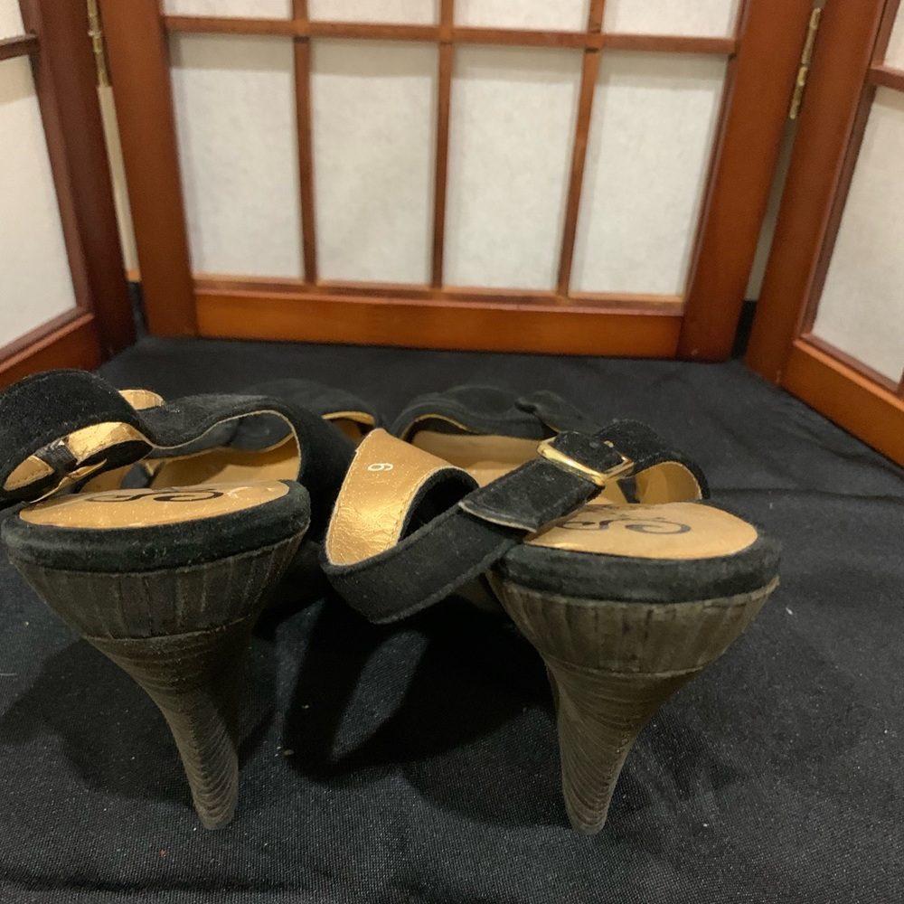 Seychelles Women’s Dress shoes Black Suede. Size:9. - Picture 2 of 4